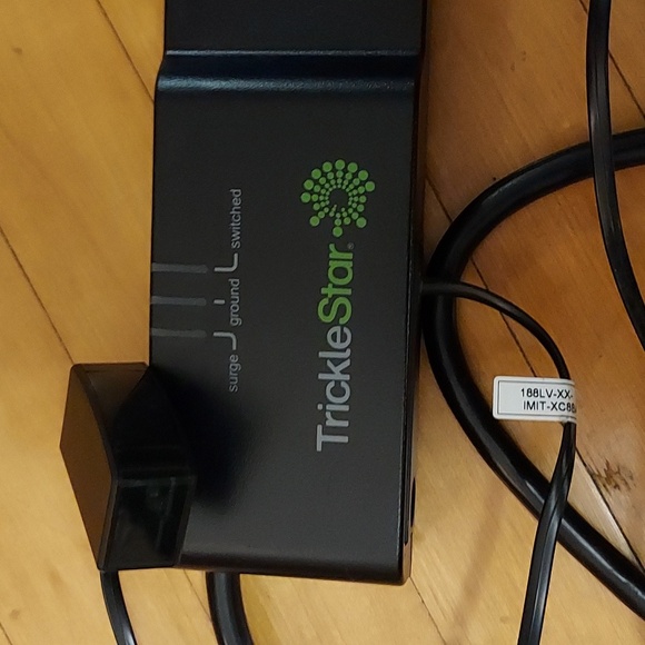 Energy efficient power strip - tricklestar 7 outlet power strip like new - Picture 6 of 6